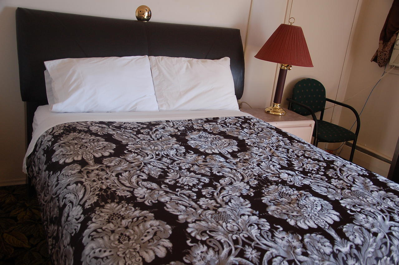 Stardust Motel Shaunavon Room photo